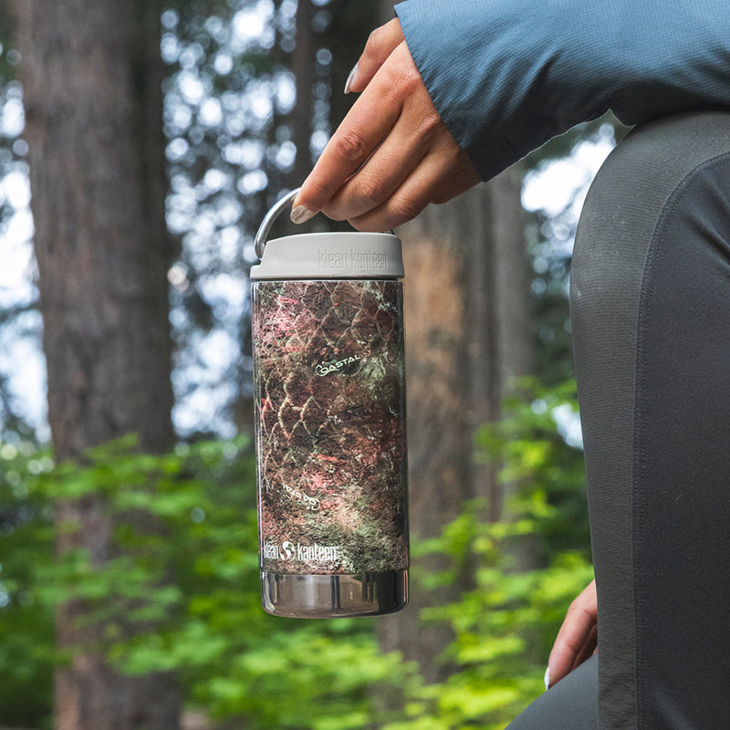 12oz-tkwide-with-cafe-cap-mossy-oak-b0 12oz_tumbler_mossyoak_rainbowtrout_hand_closeup_square.jpg