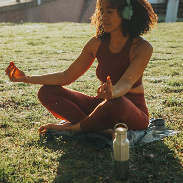 12oz-rise-reflect-with-bamboo-cap-e2 16oz_rise_reflect_yoga_park_headphones_square.jpg