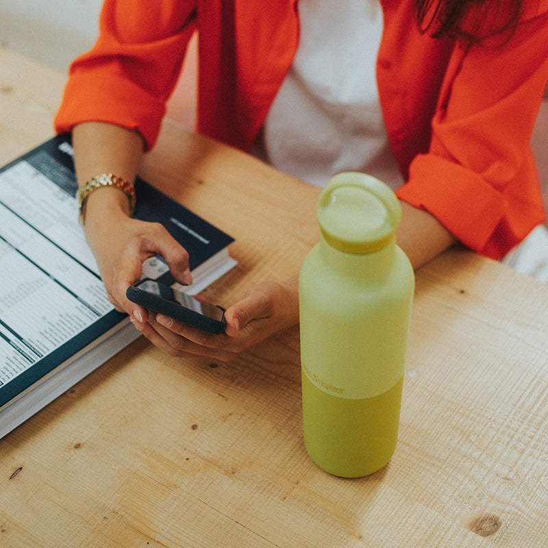 daily-on-the-go-set-z9 20oz_rise_classic_insulated_bottle_acacia_worker_phone_square.jpg