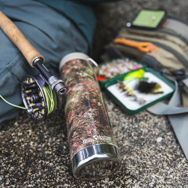 20oz-tkwide-with-cafe-cap-mossy-oak-h4 20oz_tumbler_mossyoak_rainbowtrout_flyfish_top_square.jpg