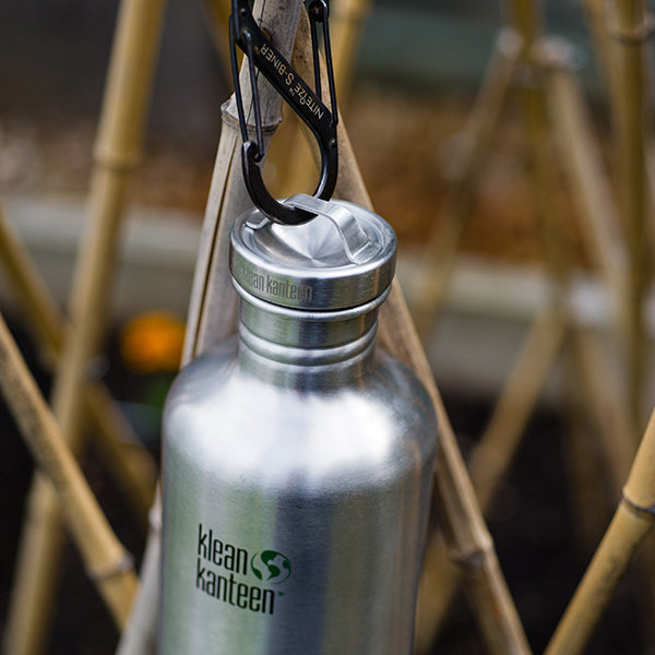 classic-steel-loop-cap-x5 40oz_bottle_steel_loop_cap_lifestyle.jpg