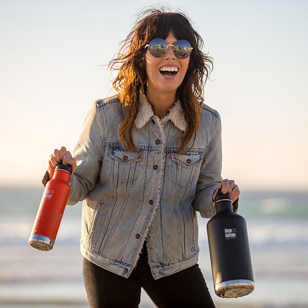 64oz-classic-with-loop-cap-p8 64oz_insulated_classic_black_beach_smile_square.jpg