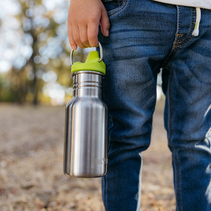 classic-kid-sippy-cap-w4 K12CNSIPPY-BS-kids_sippy_bottle_carry_lifestyle_f9e24b84-a0ae-465d-aad5-3c60c5592b7d.jpg