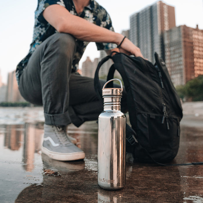 27oz-reflect-with-bamboo-cap-a6 K27SSLRF-MS-BAMBOO_reflect-bottle_city_lifestyle_ff882516-9bd8-49cf-b515-736a0a9c889f.jpg