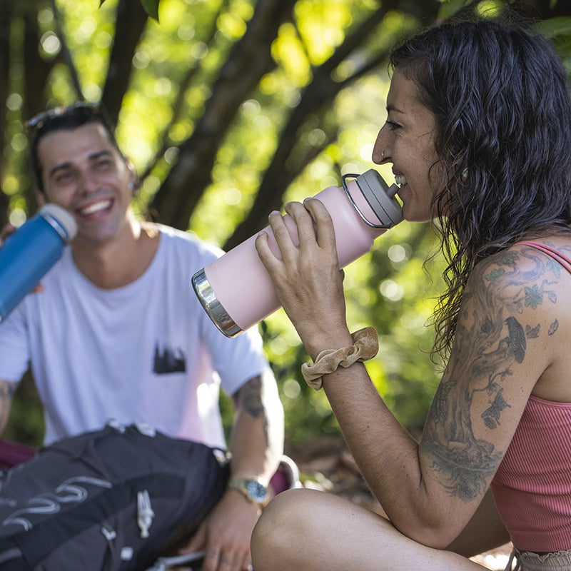 32oz-tkwide-with-twist-cap-y2 tkwide_32oz_insulated_bottle_twist_costarica_couple_drink_square.jpg
